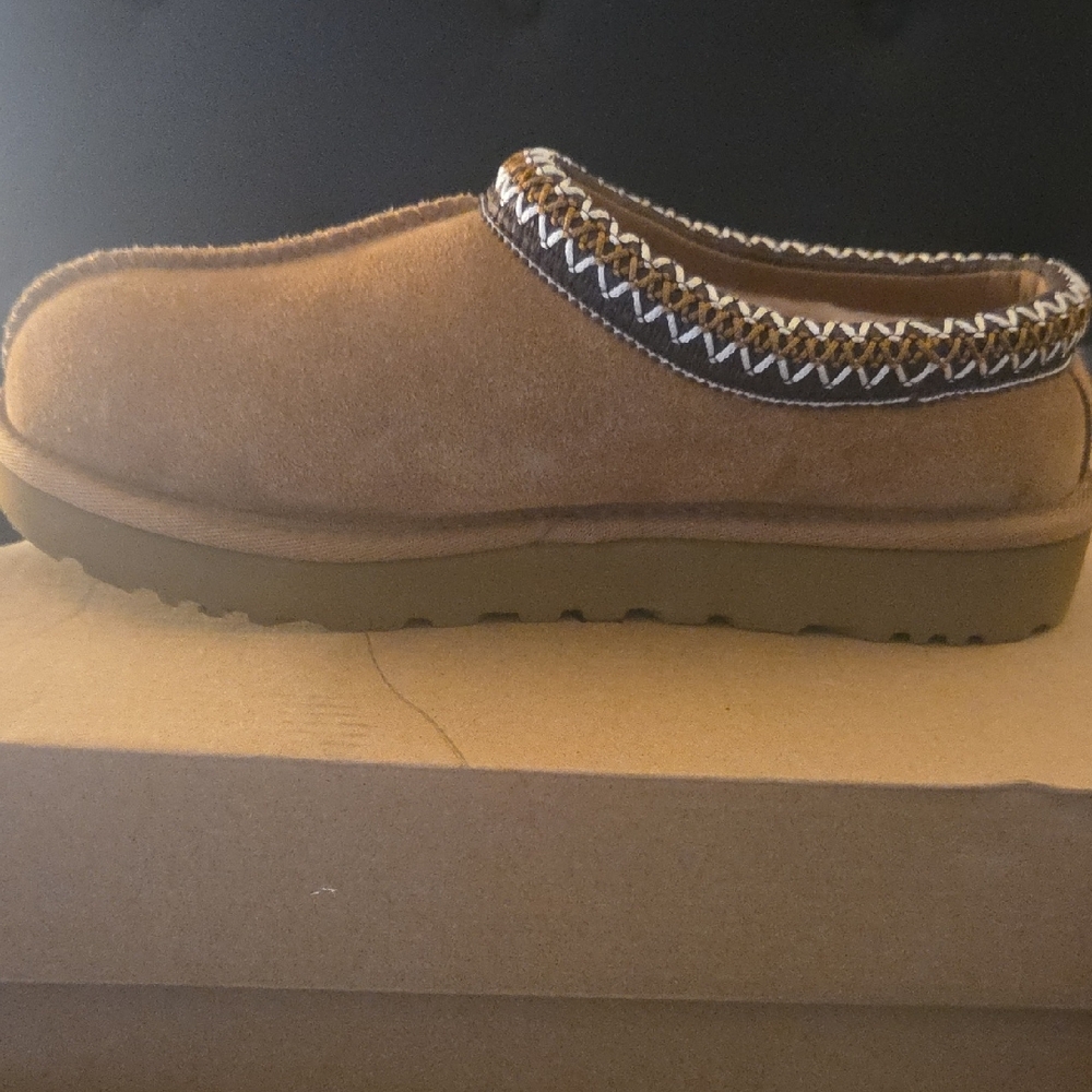 UGG Brown Slippers with Tan Sole - Picture 3 of 10